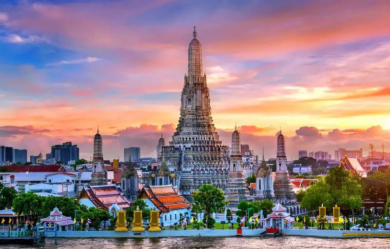 Wat Arun temple at sunset, symbolizing Thailand’s fusion of advanced stem cell therapy and holistic wellness